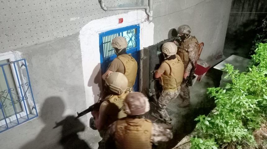 İstanbul'da hareketli anlar! Operasyon sırasında kaçan şüpheli böyle yakalandı