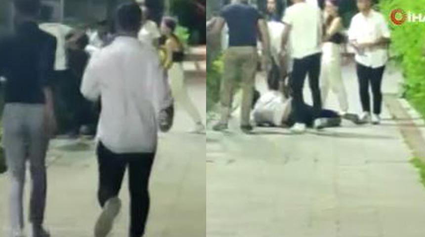 Tacizci neye uğradığını şaşırdı! İki genç kız, ortalarına alıp tekme tokat dövdü