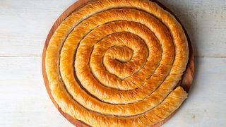 Misafirleriniz bayılacak! Çıtır çıtır Sarıyer böreği tarifi