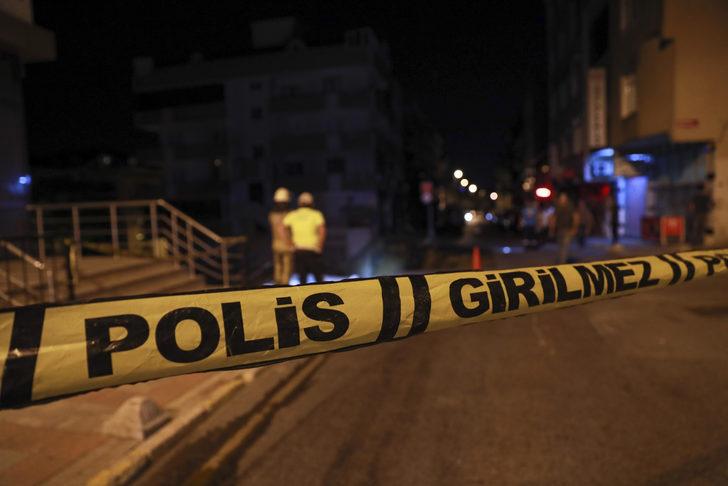 GÜNCELLEME- Üsküdar'da istinat duvarı çöktü, 3 bina tahliye edildi G5