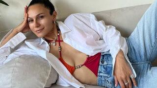 Selin Yeninci bikinisiyle ATV üstünde sere serpe uzandı