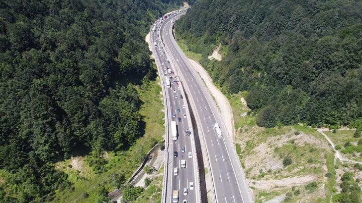 Bayram tatili için erken yola çıkanlar otoyolda yoğunluk oluşturdu G3