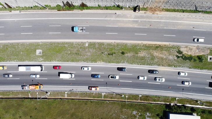Bayram tatili için erken yola çıkanlar otoyolda yoğunluk oluşturdu G5