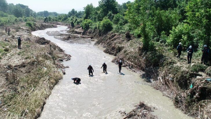 Düzce'de sele kapılan operatörü arama çalışmalarına ara verildi G5