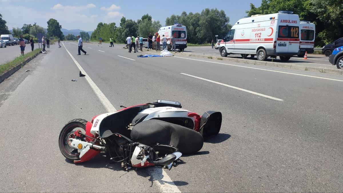 Sakarya'da otomobille motosikletin &ccedil;arpıştığı kazada 1 kişi &ouml;ld&uuml;, 1 kişi yaralandı