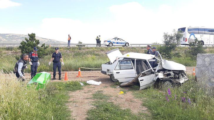 Çorum'da otomobil duvara çarptı, 1 kişi öldü, 1 kişi yaralandı G2
