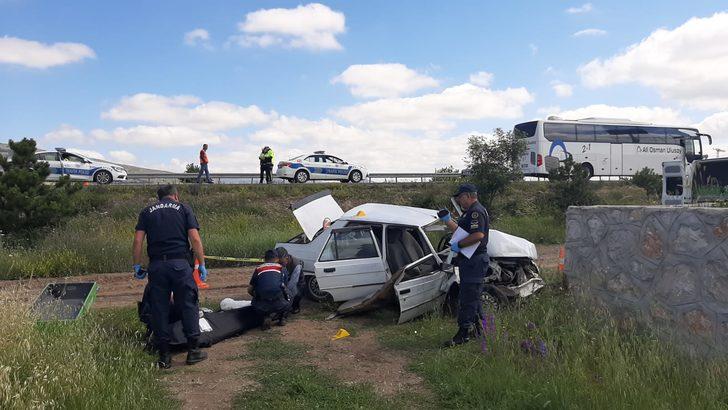 Çorum'da otomobil duvara çarptı, 1 kişi öldü, 1 kişi yaralandı G3