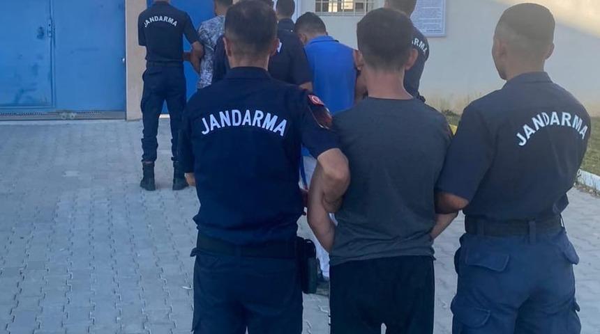 Isparta'da evden hırsızlık yaptıkları iddiasıyla 3 zanlı tutuklandı