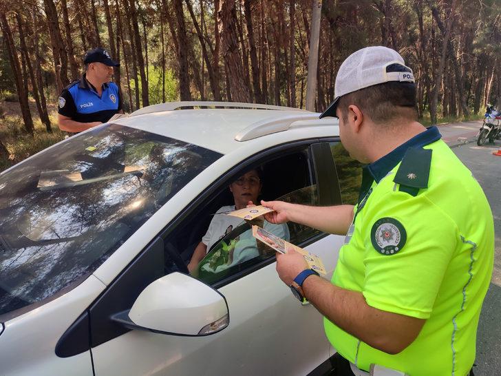 Adana'da polis, sürücüleri orman yangınlarına karşı duyarlı olmaları için uyardı G2