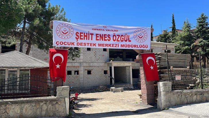 Şehit Uzman Çavuş Özgül'ün ismi Isparta'da çocuk destek merkezine verildi G3