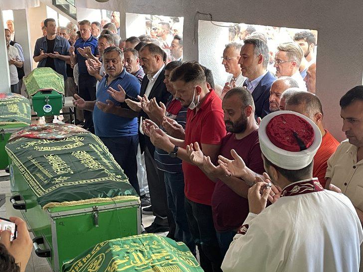 Balıkesir'deki trafik kazasında vefat eden 4 kişi Sakarya'da defnedildi G2