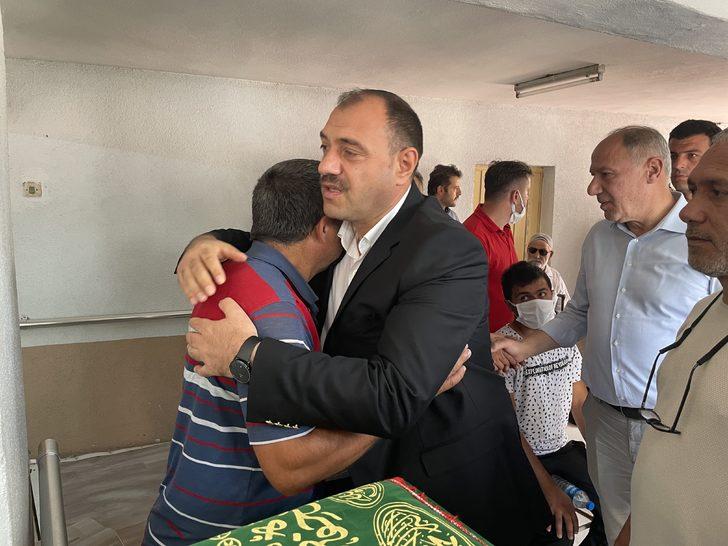 Balıkesir'deki trafik kazasında vefat eden 4 kişi Sakarya'da defnedildi G3