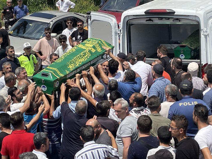 Balıkesir'deki trafik kazasında vefat eden 4 kişi Sakarya'da defnedildi G4