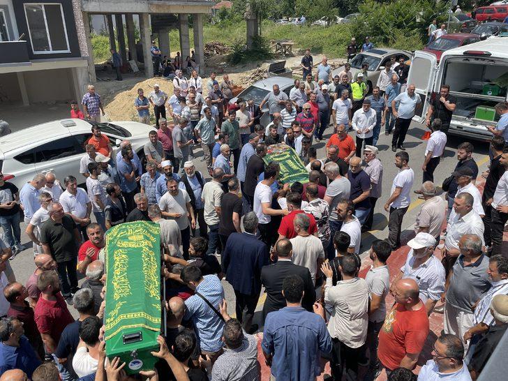 Balıkesir'deki trafik kazasında vefat eden 4 kişi Sakarya'da defnedildi G5