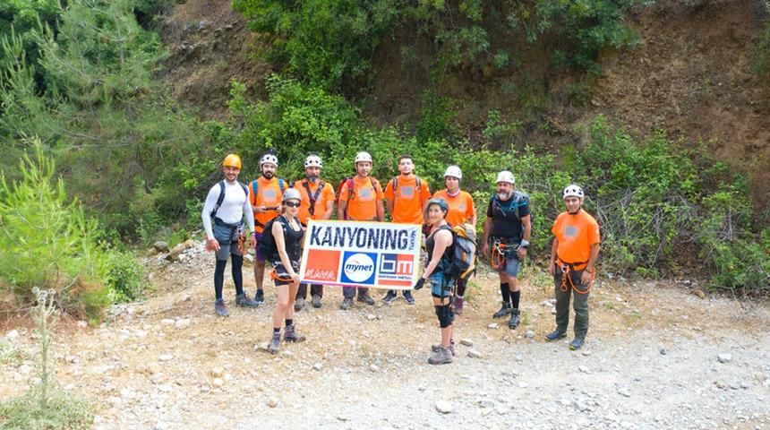 Özgürlük yolunda tutsak kalmak...