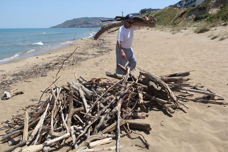 Selden etkilenen Sinop'ta sahillerin bir bölümü çöp ve ağaç parçalarıyla doldu G4