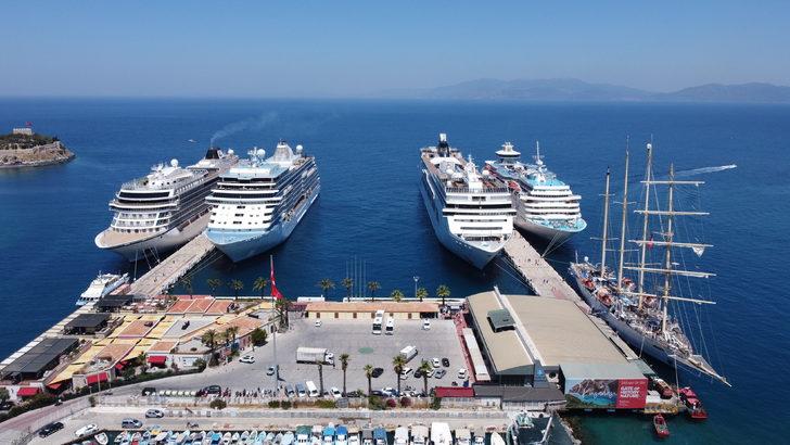 Kuşadası, 5 kruvaziyerle gelen yaklaşık 6 bin 700 turisti ağırladı G1