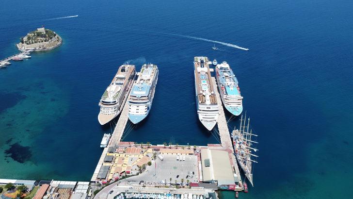Kuşadası, 5 kruvaziyerle gelen yaklaşık 6 bin 700 turisti ağırladı G3