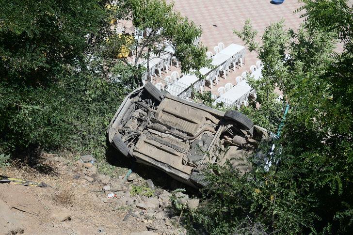Tunceli'de şarampole devrilen otomobildeki 4 kişi yaralandı G3