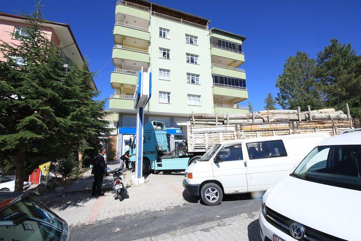 Malatya'da freni boşalan kamyon ağaçlara çarparak durabildi G3