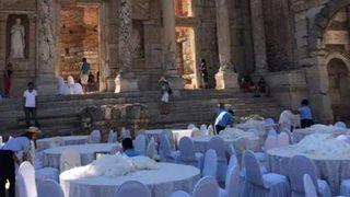 Antik kentte yemek ortalığı karıştırdı... Bakan Avcı açıklama yaptı