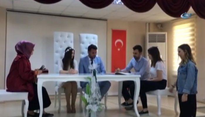 Heyecanlanan damat, gelin yerine nikah şahidini öptü