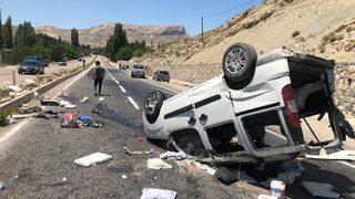 Sivas'ta devrilen hafif ticari araçtaki 5 kişi yaralandı