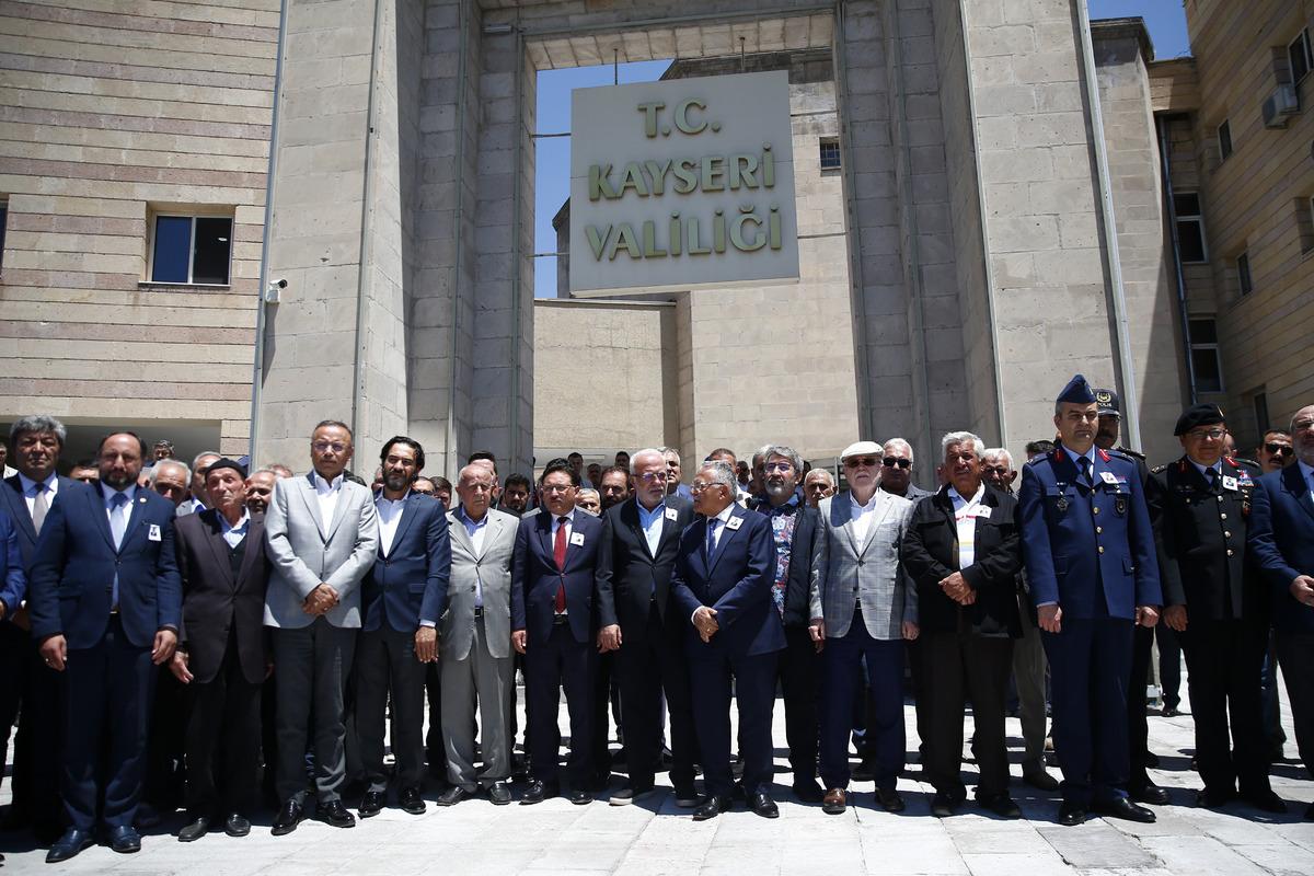 Eski AK Parti Kayseri Milletvekili Niyazi &Ouml;zcan'ın cenazesi toprağa verildi