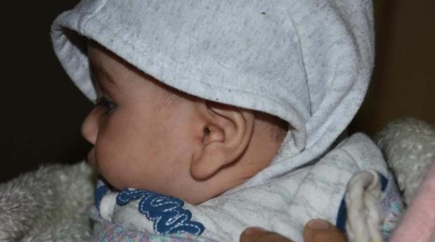 Suriyeli bebek ve anneyi fareler kemirdi