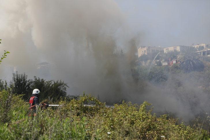 Mersin'de ağaçlık alanda çıkan yangın söndürüldü G3
