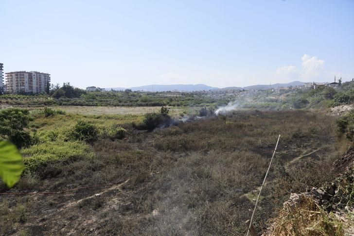 Mersin'de ağaçlık alanda çıkan yangın söndürüldü G5
