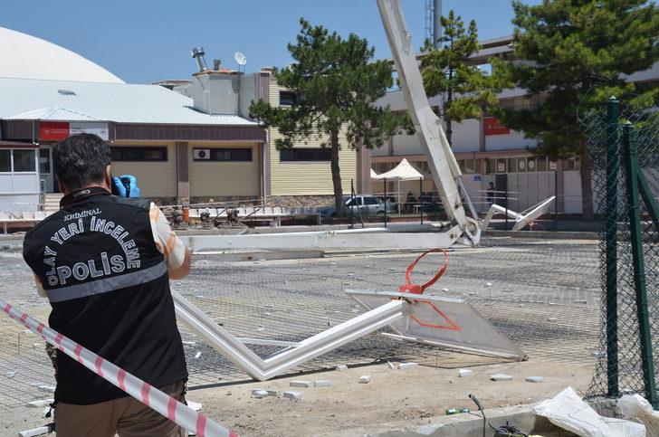 Karaman'da beton pompasının kopan kolunun altında kalan işçi yaralandı G3