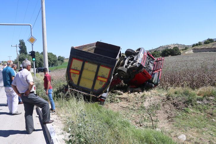 Burdur'da devrilen tırın sürücüsü yaralandı G3