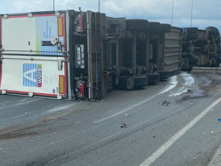 Rize'de dinamit yüklü tır ile kamyonet çarpıştı G2