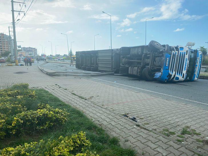 Rize'de dinamit yüklü tır ile kamyonet çarpıştı G3
