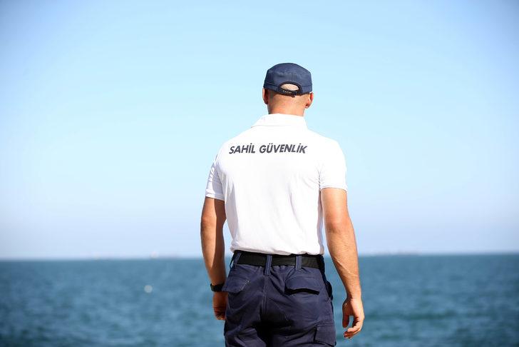 Alabora olan teknedeki 3 kişi yüzerek kurtuldu, 1 kişi botla kurtarıldı G5