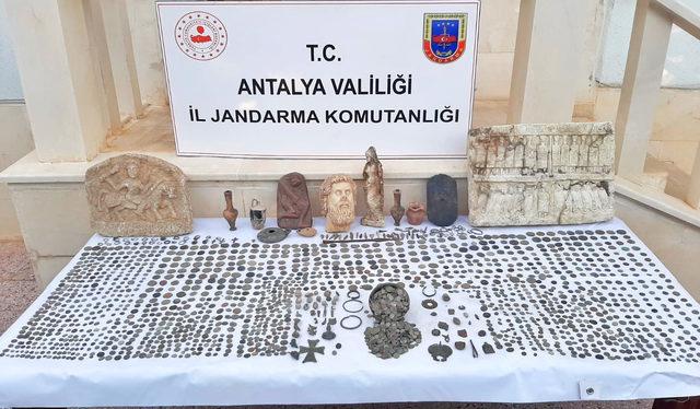 Antalya'daki tarihi eser operasyonunda 2 bin 712 eser ele geçirildi