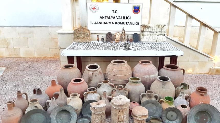 Antalya'daki tarihi eser operasyonunda 2 bin 712 eser ele geçirildi