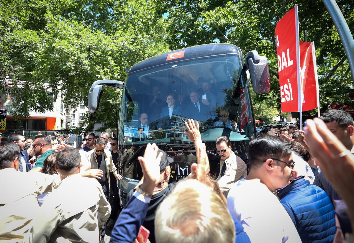 İYİ Parti Genel Başkanı Akşener, Ankara'da esnafın sorunlarını dinledi: