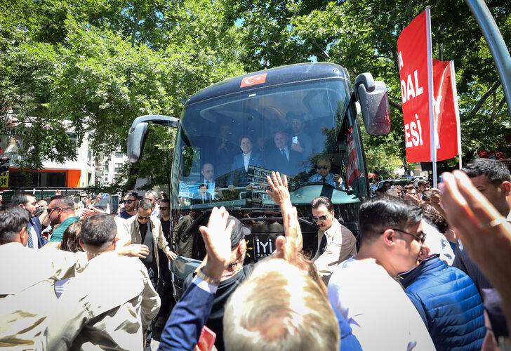 İYİ Parti Genel Başkanı Akşener, Ankara'da esnafın sorunlarını dinledi: G1