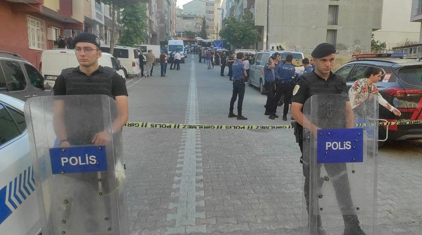 Esenyurt'ta bir kişi, annesi ile iki kardeşini öldürdü