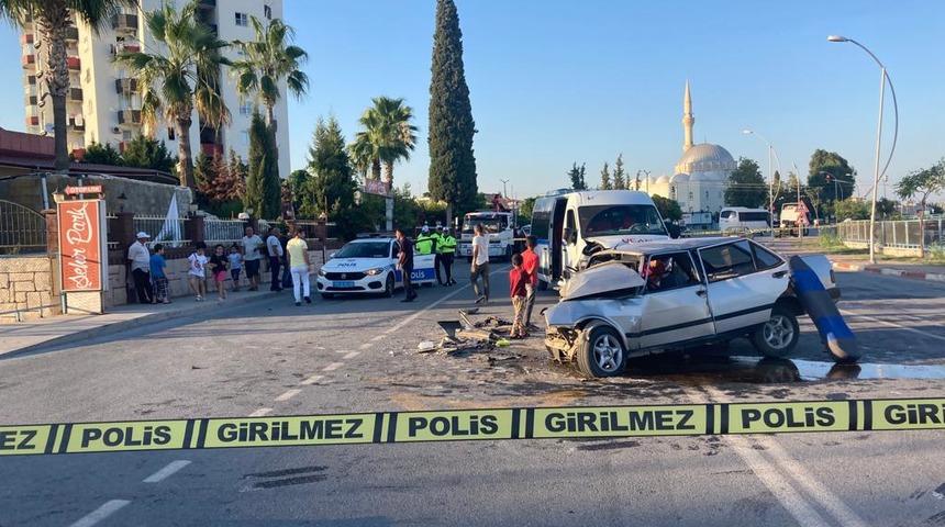 Mersin'deki trafik kazasında yaralanan sürücü hastanede yaşamını yitirdi