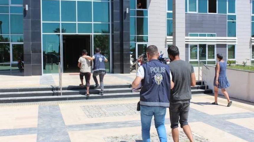 Antalya'da dolandırıcılık yaptıkları öne sürülen 2 şüpheli tutuklandı