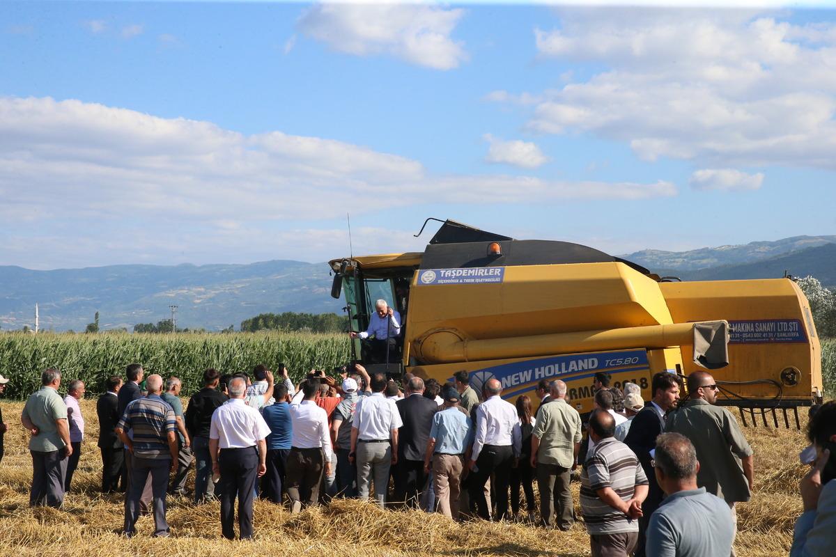 AK Parti Genel Başkanvekili Yıldırım Tokat'ta tarla g&uuml;n&uuml; etkinliğine katıldı