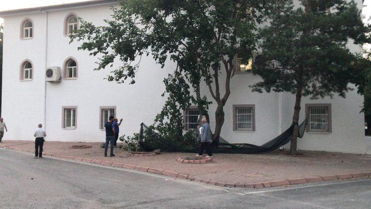 Kayseri'de ağaçtan düşen kişi öldü G4