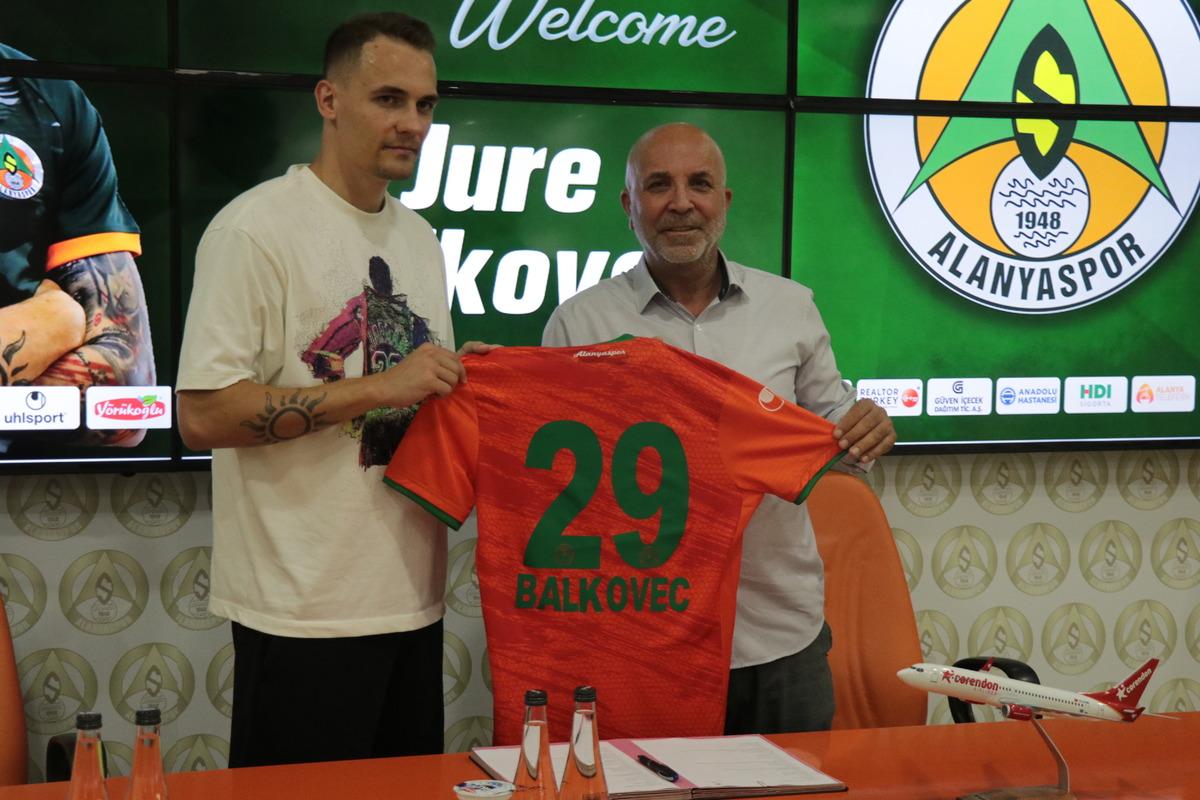 Alanyaspor, Jure Balkovec ve Cem &Ccedil;elik'i kadrosuna kattı