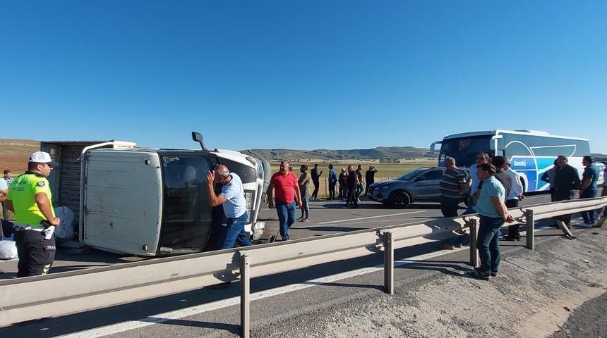 Sivas'ta trafik kazası: 3 yaralı