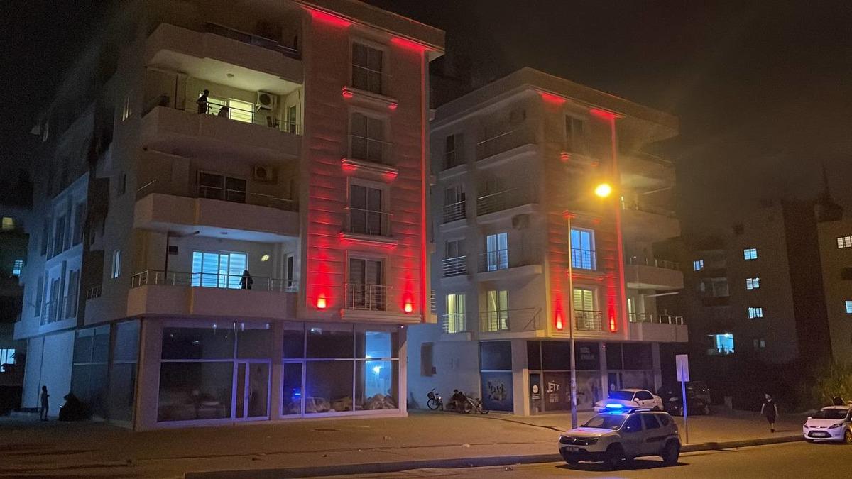 Mersin'de karısını ve &ccedil;ocuğunu &ouml;ld&uuml;ren kişi intihar etti