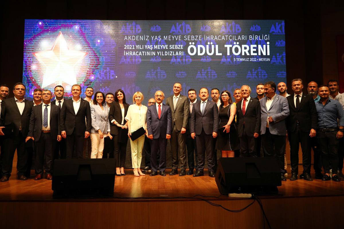 Akdeniz'de en fazla yaş meyve ve sebze ihracatı yapan firmalar &ouml;d&uuml;llendirildi