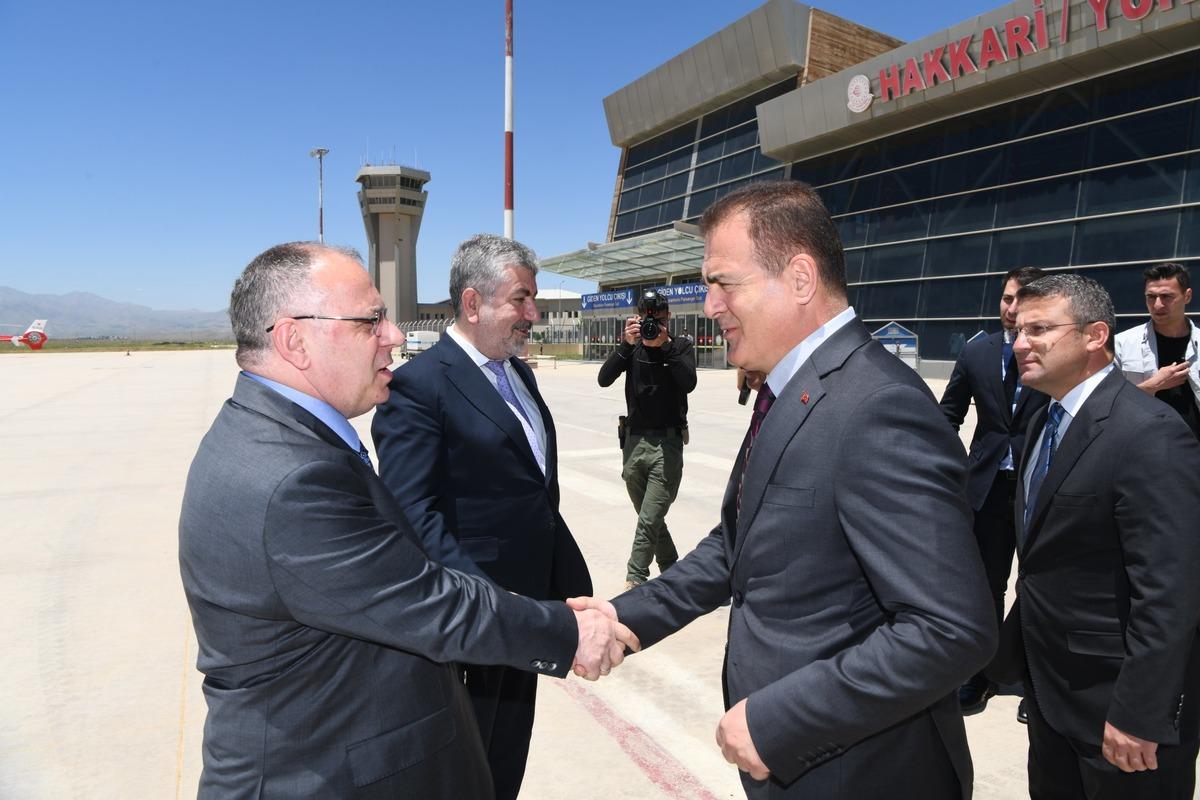Bakan yardımcıları D&ouml;nmez ve Kalaycı, Hakkari'de ziyaretlerde bulundu